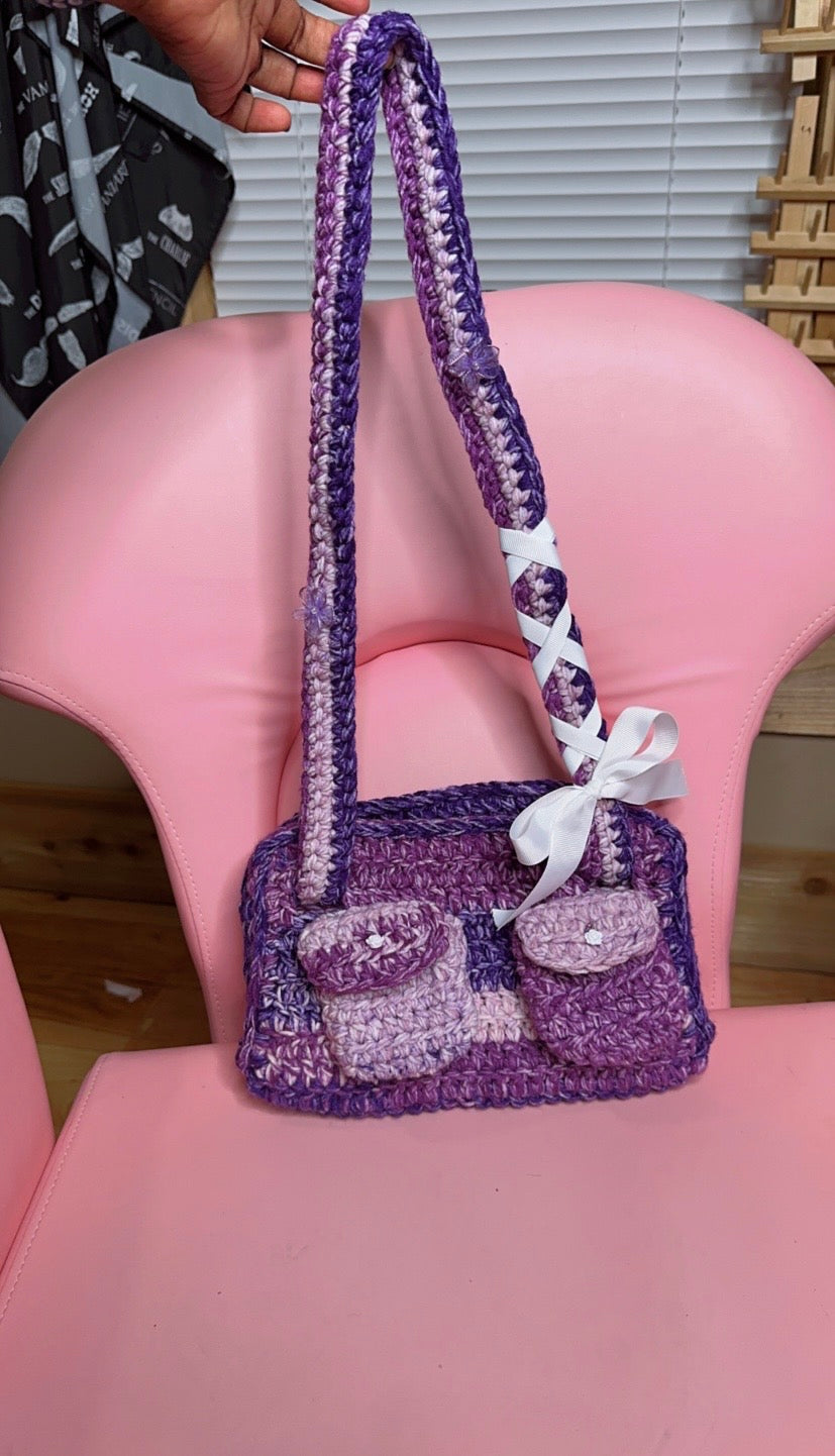 Crochet bag with pockets