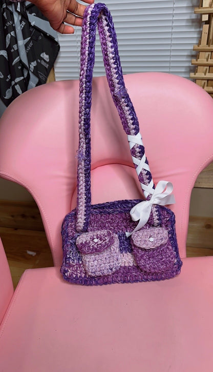Crochet bag with pockets