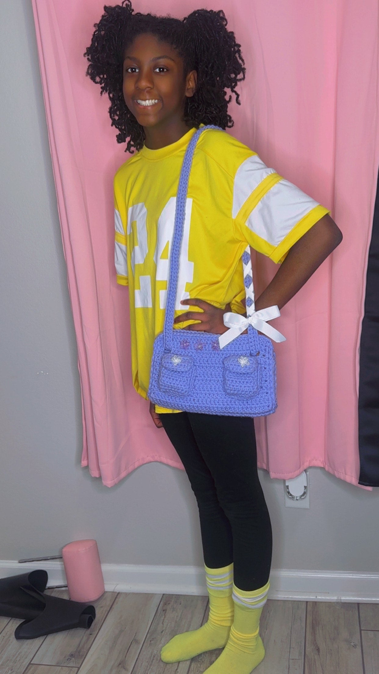 Crochet bag with pockets