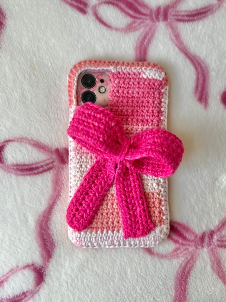 Crochet bow phonecase